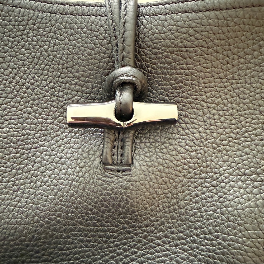 Longchamp Essential Roseau Hobo Black Leather Mint Condition Quiet Luxury $800 - Picture 13 of 16
